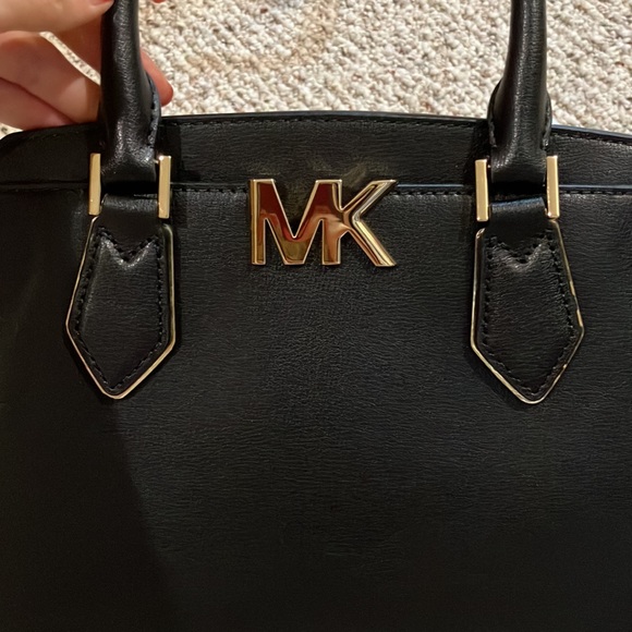 Michael Kors Medium Messenger Handbag
MOTT 35T0GOXM6L - Picture 5 of 12